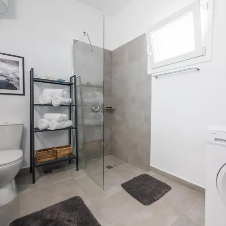 Apartament Lazaris *