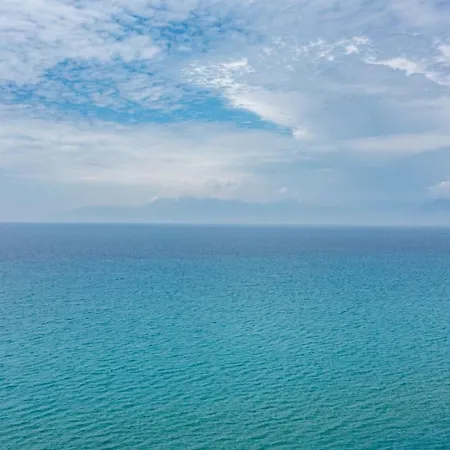 Lazaris Apartament *