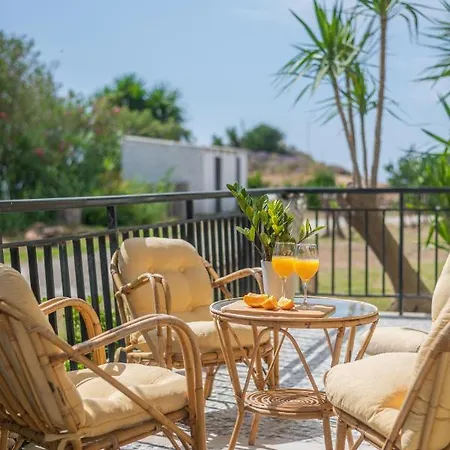 Lazaris Almiros Beach